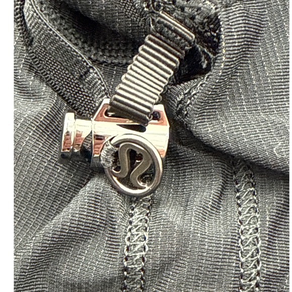 Lululemon Black Long Athletic Tank Top Size 4 Built In Bra Drawstring Hem - Picture 8 of 9